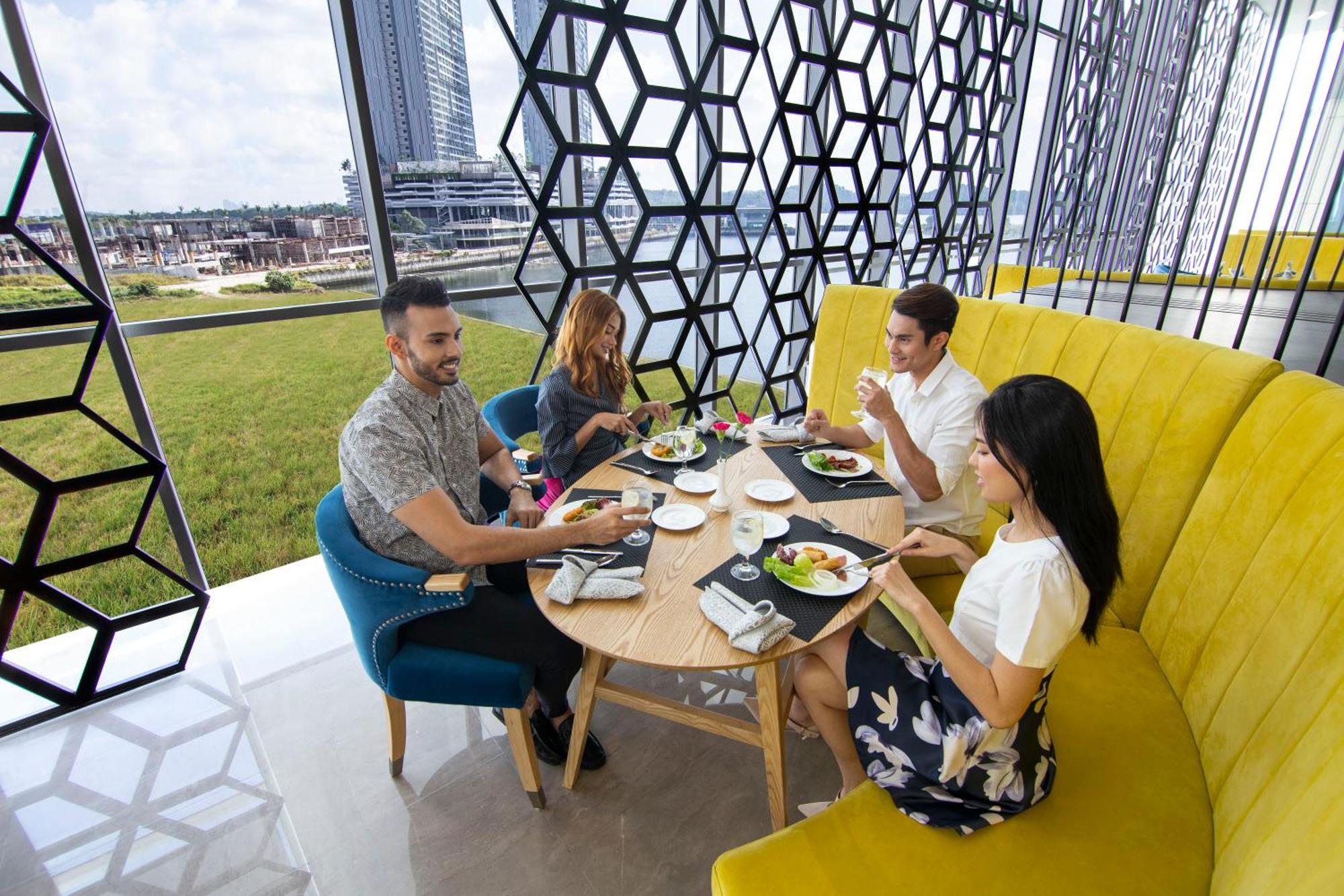 Fraser Place Puteri Harbour Nusajaya  Exteriér fotografie Sky Bar